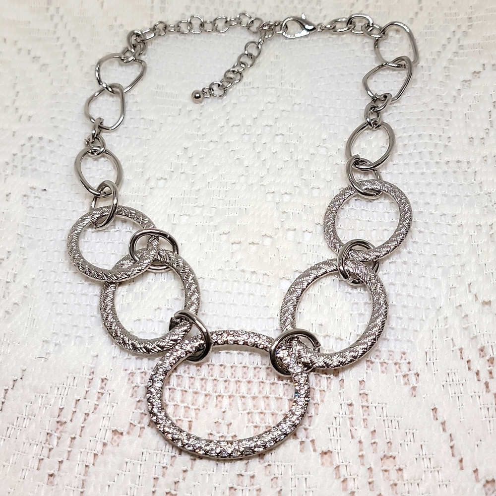 Silver Tone Textured Link Necklace Rhinestone Pavé Circle Statement Adjustable - Picture 2 of 10